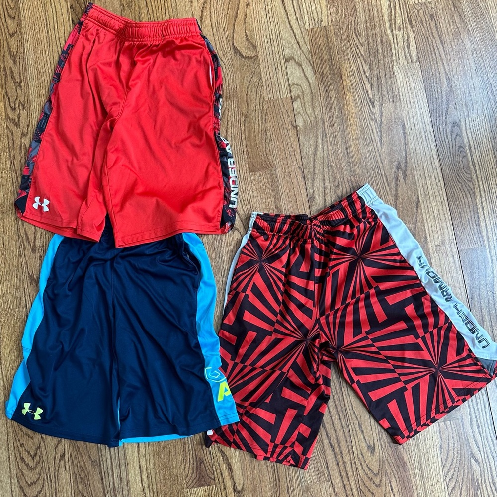 Boys Under Armour short size L